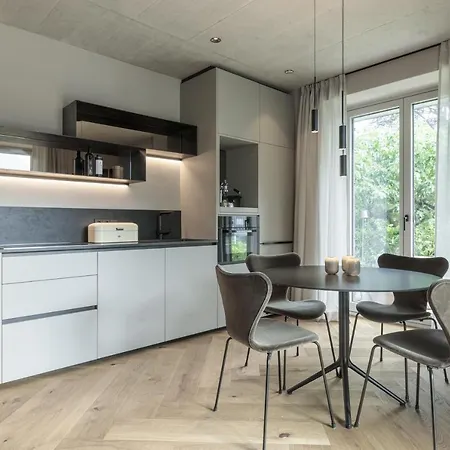 Suites Five Two Apartment