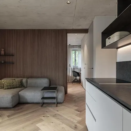 Suites Five Two Apartment